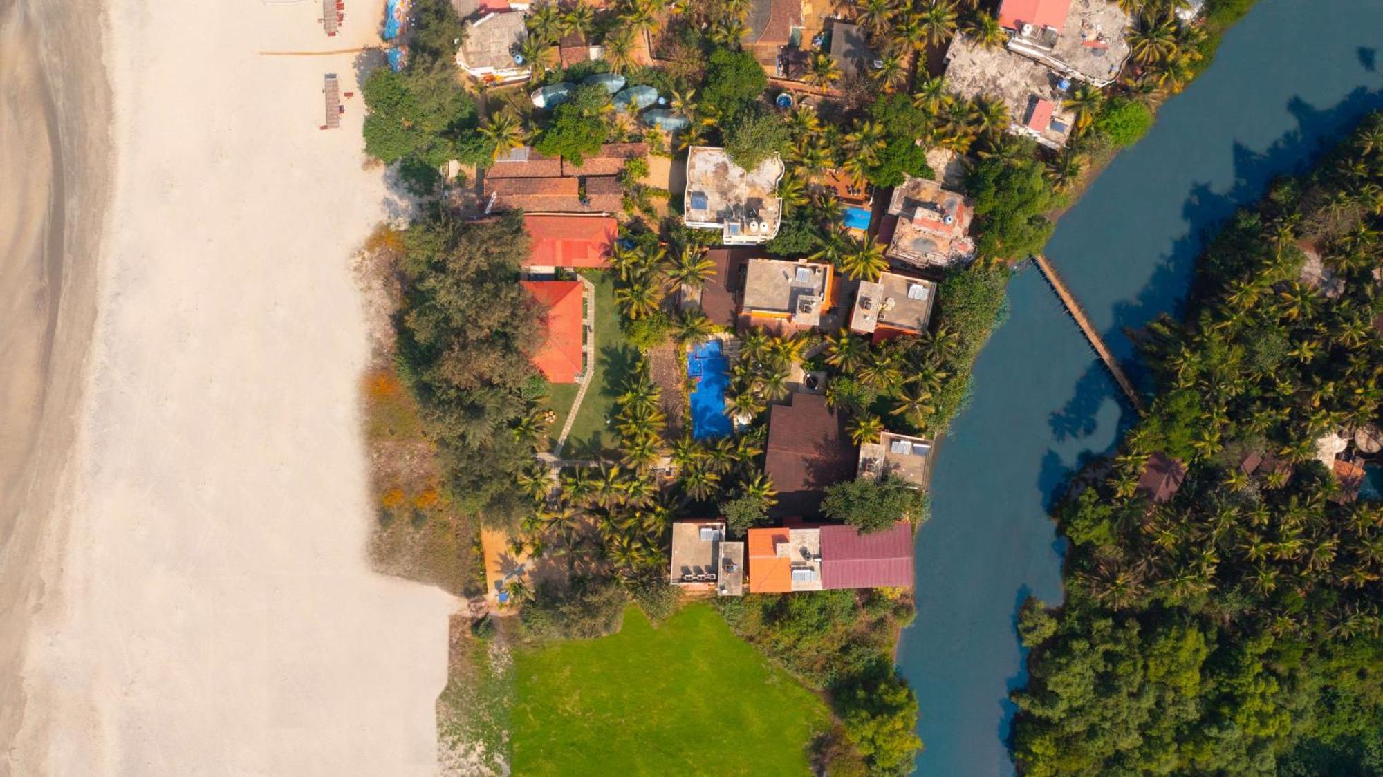 Mandrem Beach Resort, A Member Of Radisson Individuals Retreat Buitenkant foto