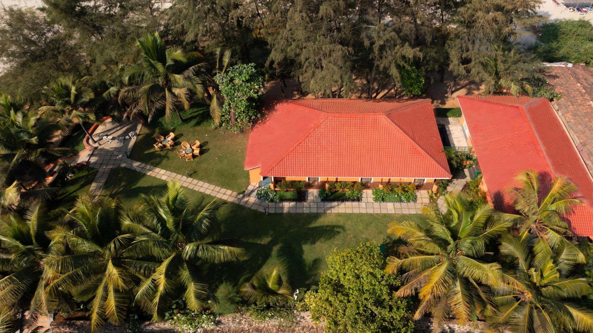 Mandrem Beach Resort, A Member Of Radisson Individuals Retreat Buitenkant foto