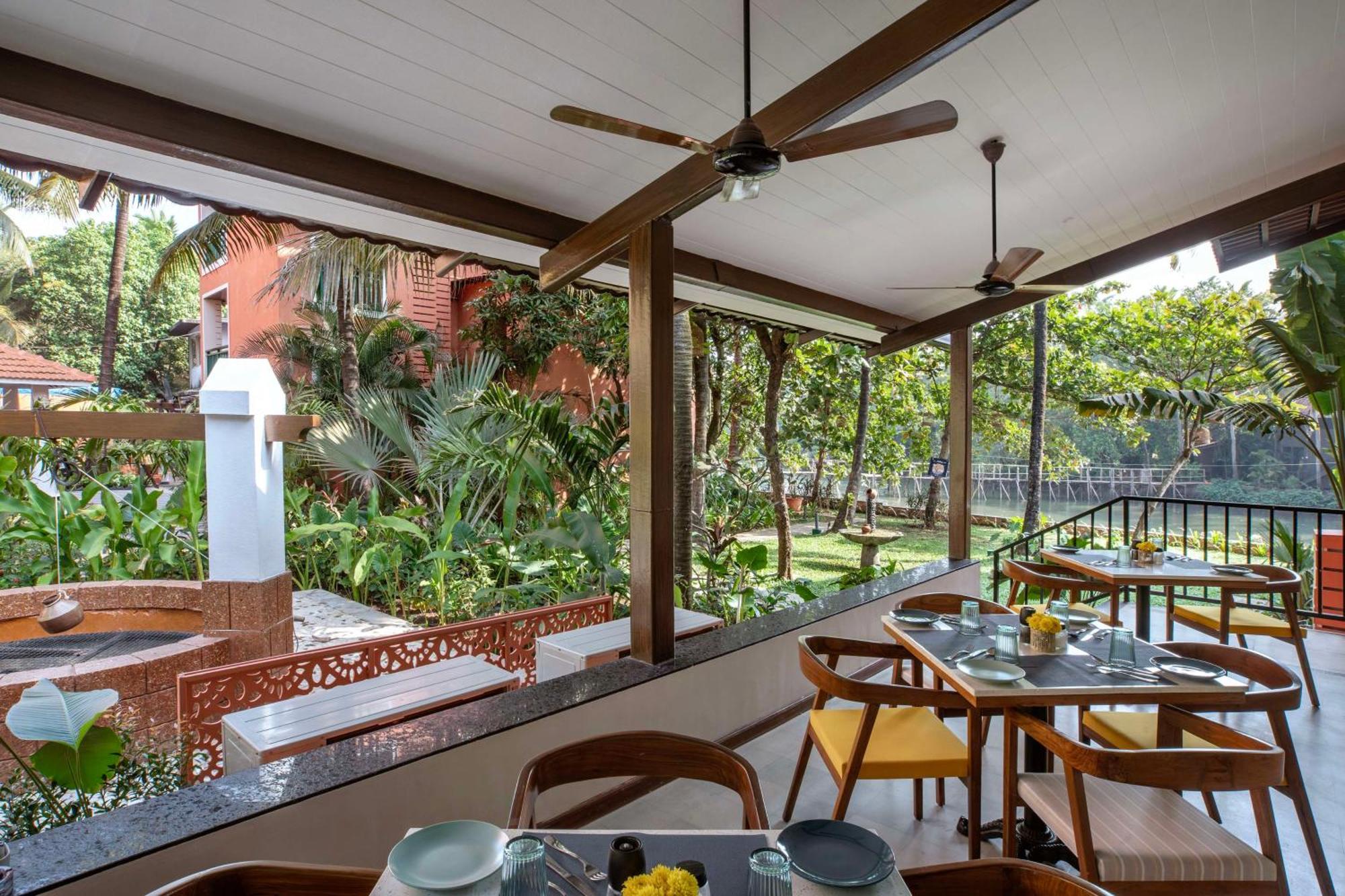 Mandrem Beach Resort, A Member Of Radisson Individuals Retreat Buitenkant foto