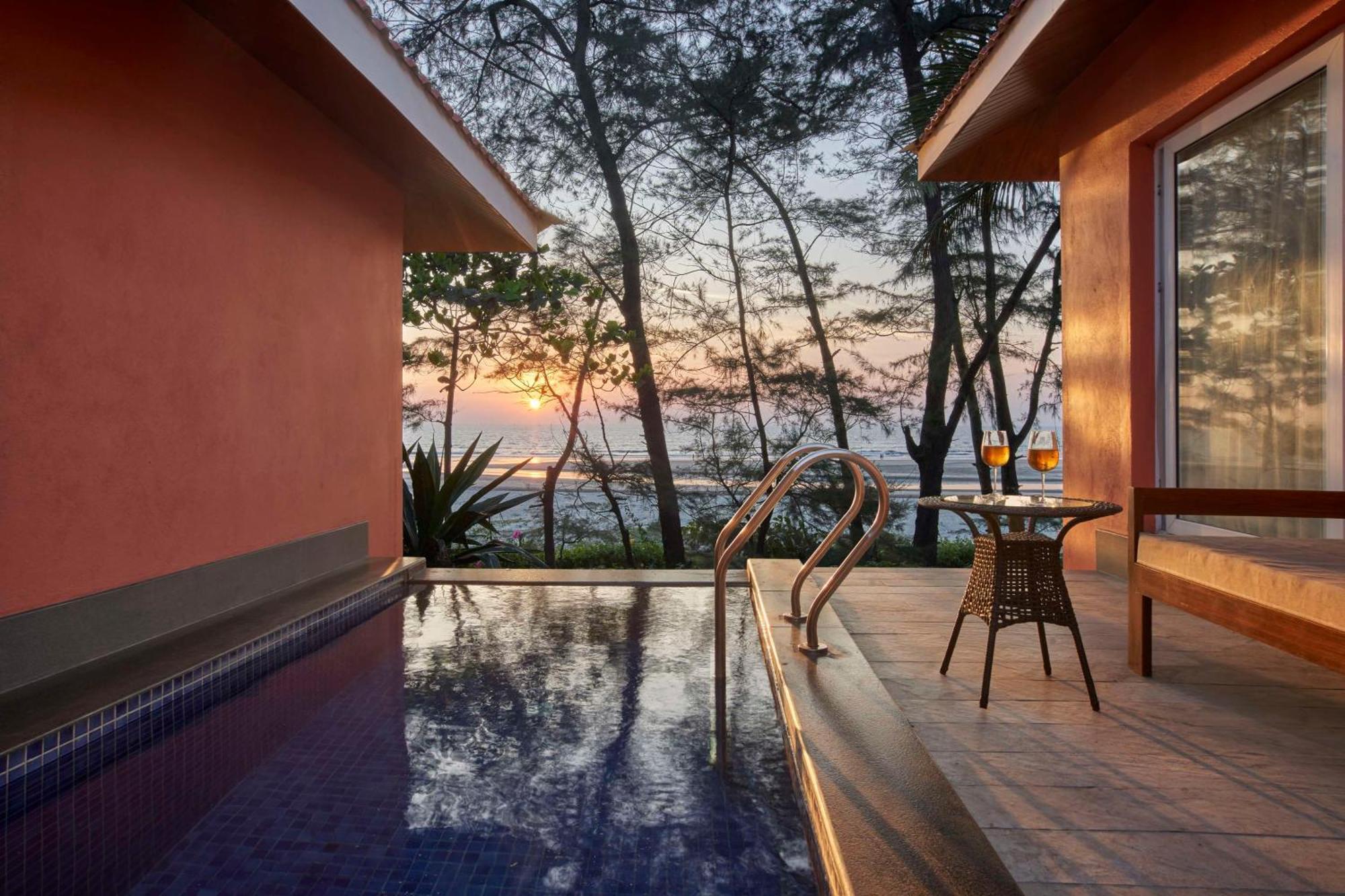 Mandrem Beach Resort, A Member Of Radisson Individuals Retreat Buitenkant foto