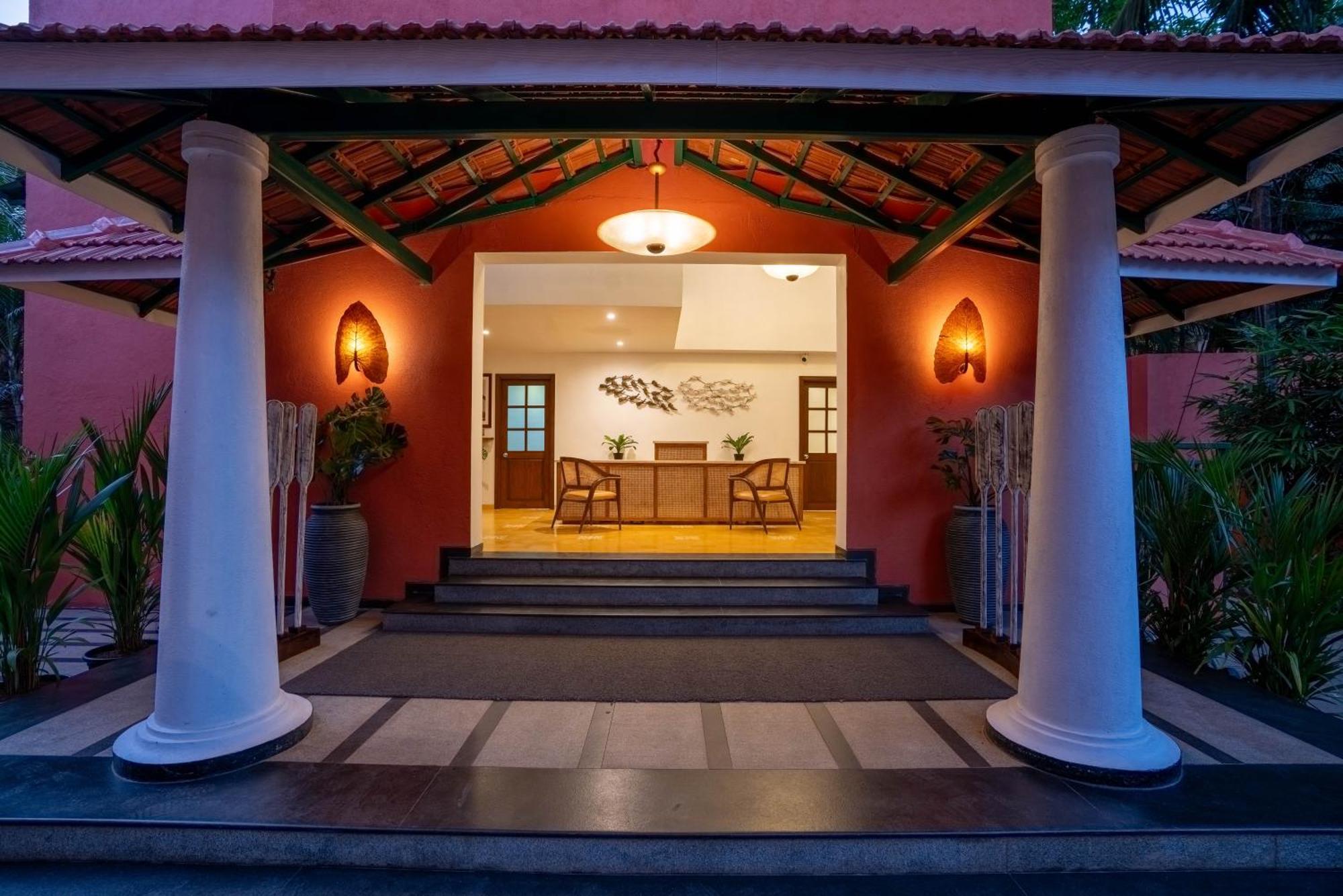 Mandrem Beach Resort, A Member Of Radisson Individuals Retreat Buitenkant foto
