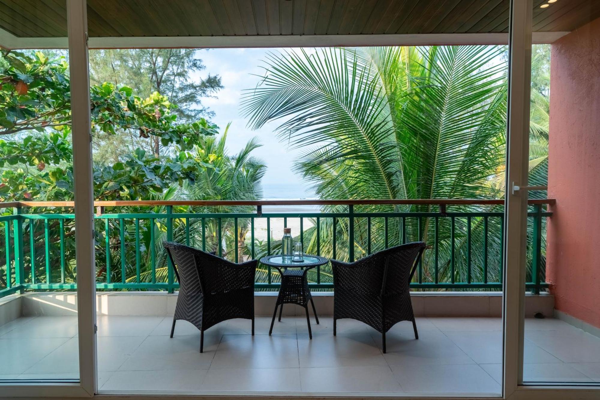 Mandrem Beach Resort, A Member Of Radisson Individuals Retreat Buitenkant foto