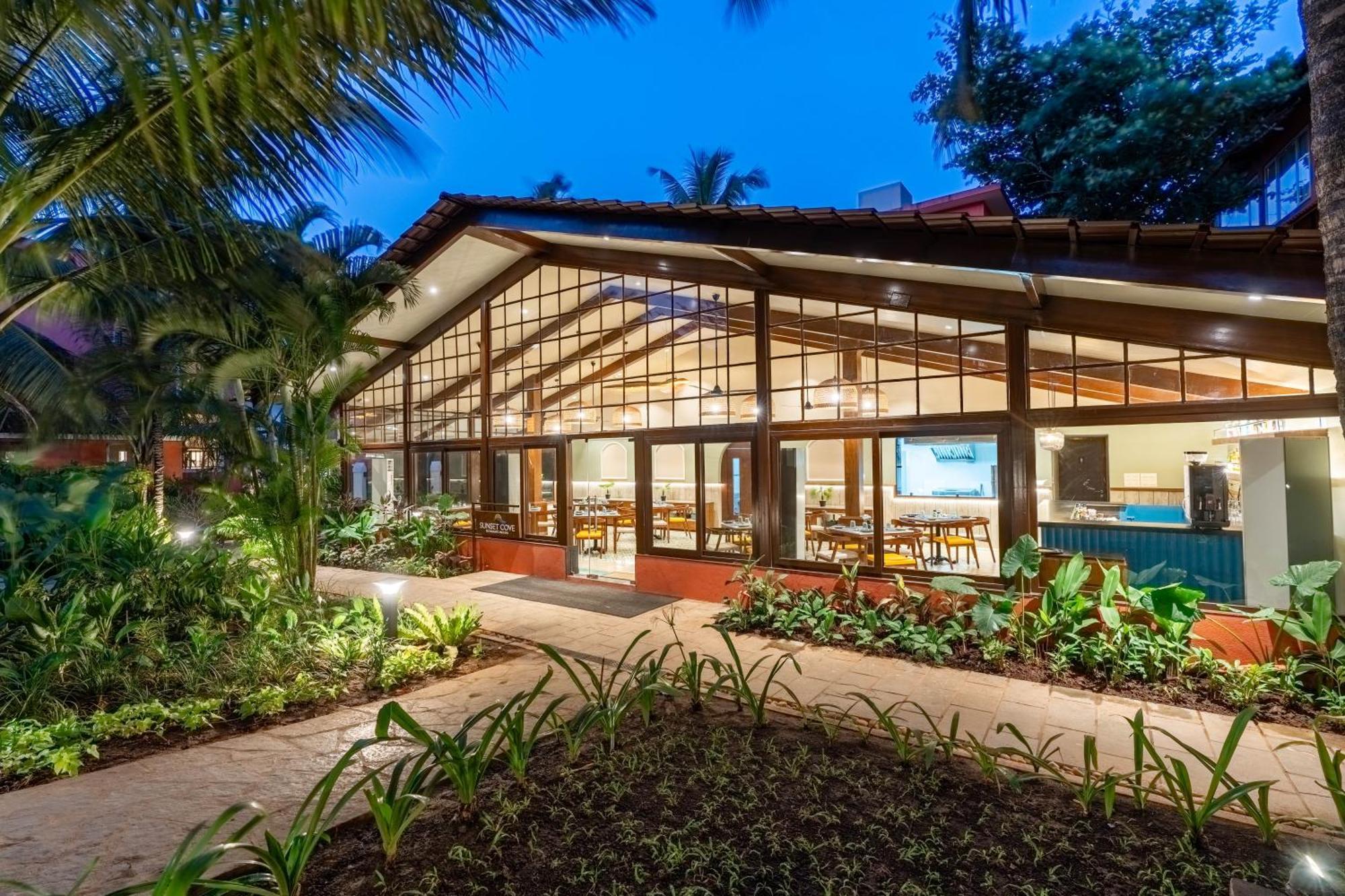 Mandrem Beach Resort, A Member Of Radisson Individuals Retreat Buitenkant foto
