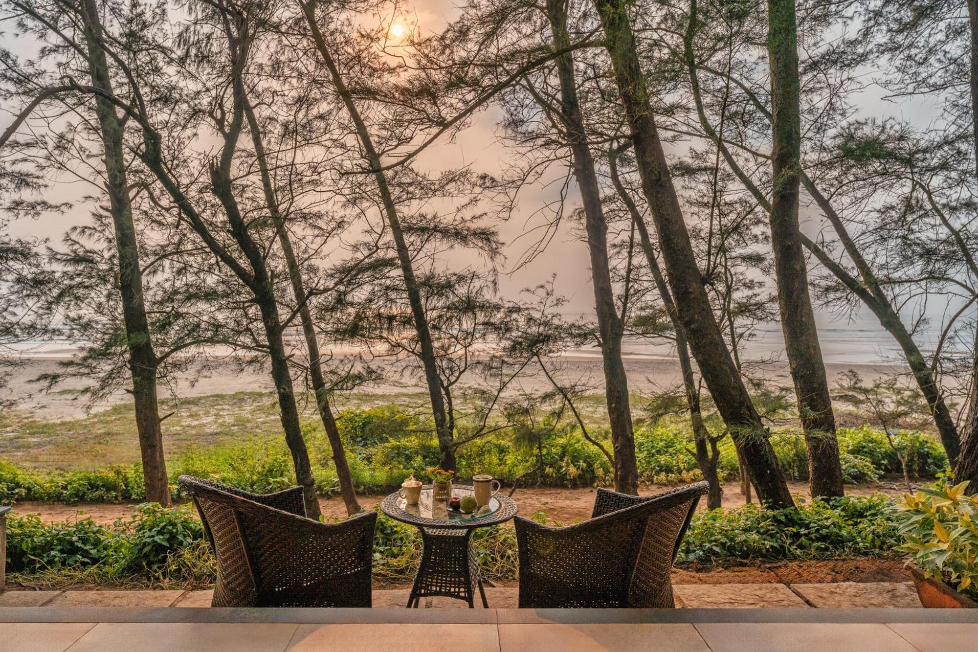 Mandrem Beach Resort, A Member Of Radisson Individuals Retreat Buitenkant foto