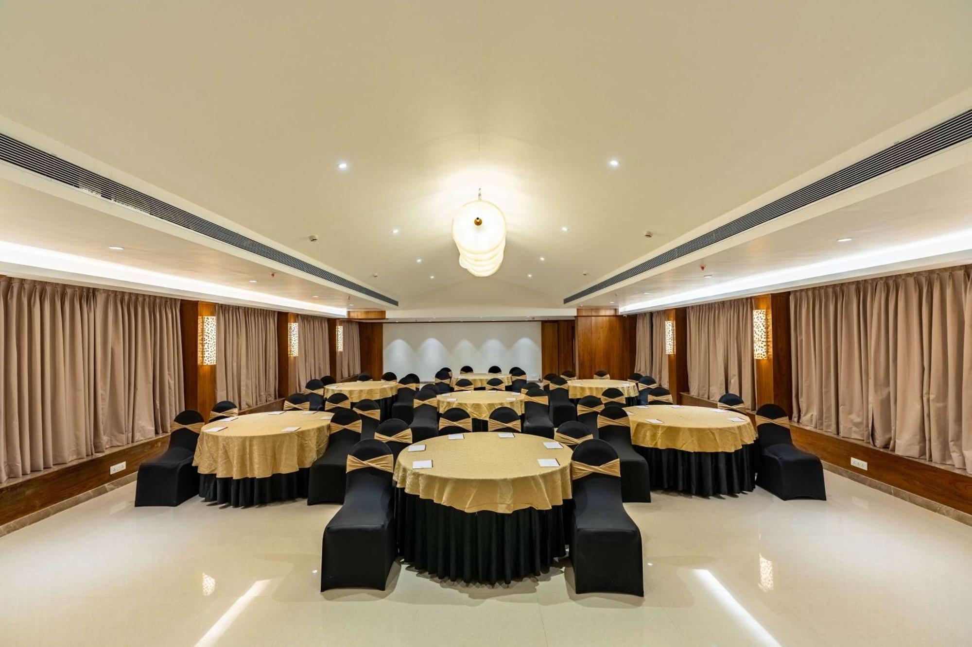 Mandrem Beach Resort, A Member Of Radisson Individuals Retreat Buitenkant foto