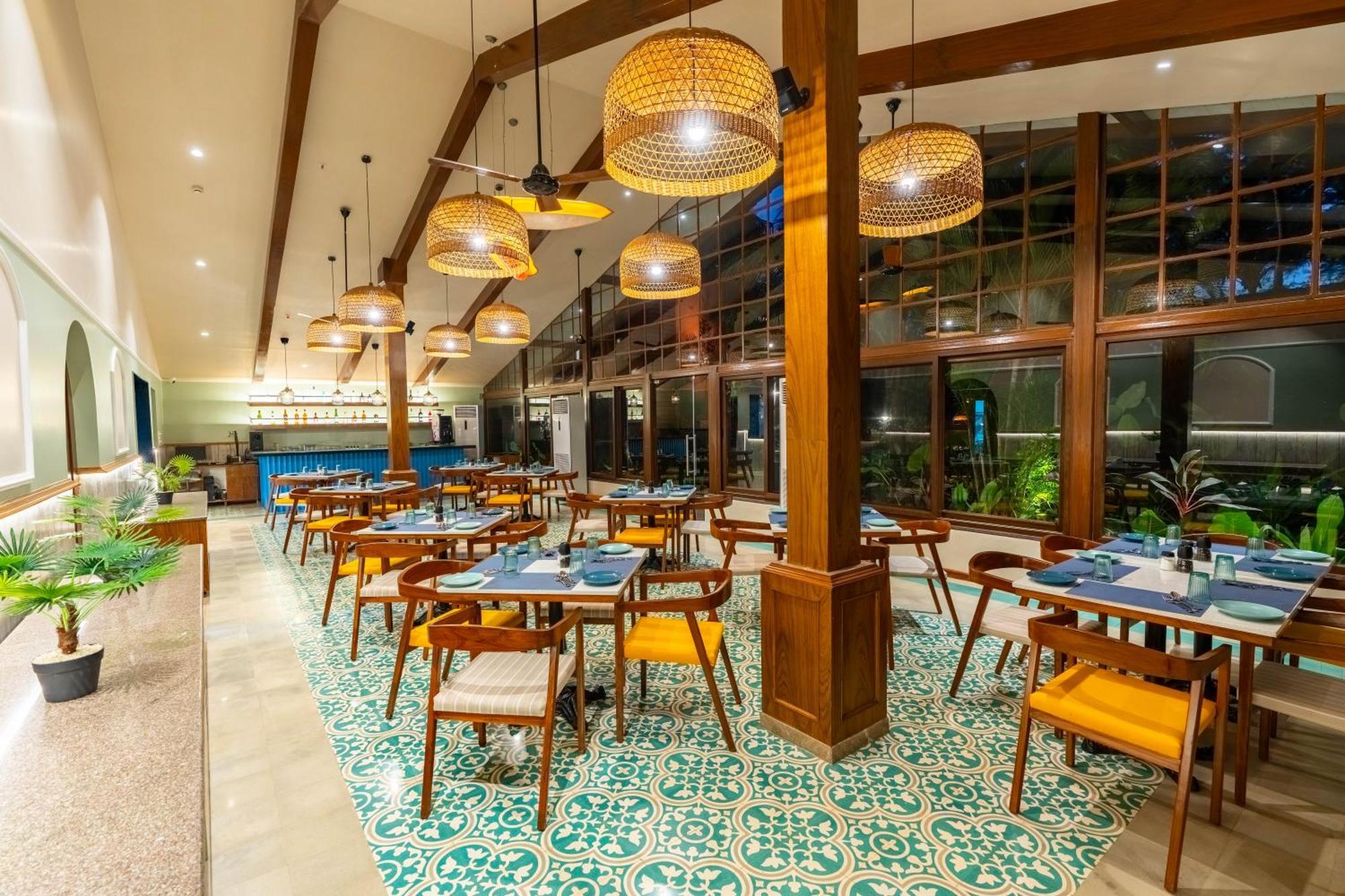 Mandrem Beach Resort, A Member Of Radisson Individuals Retreat Buitenkant foto