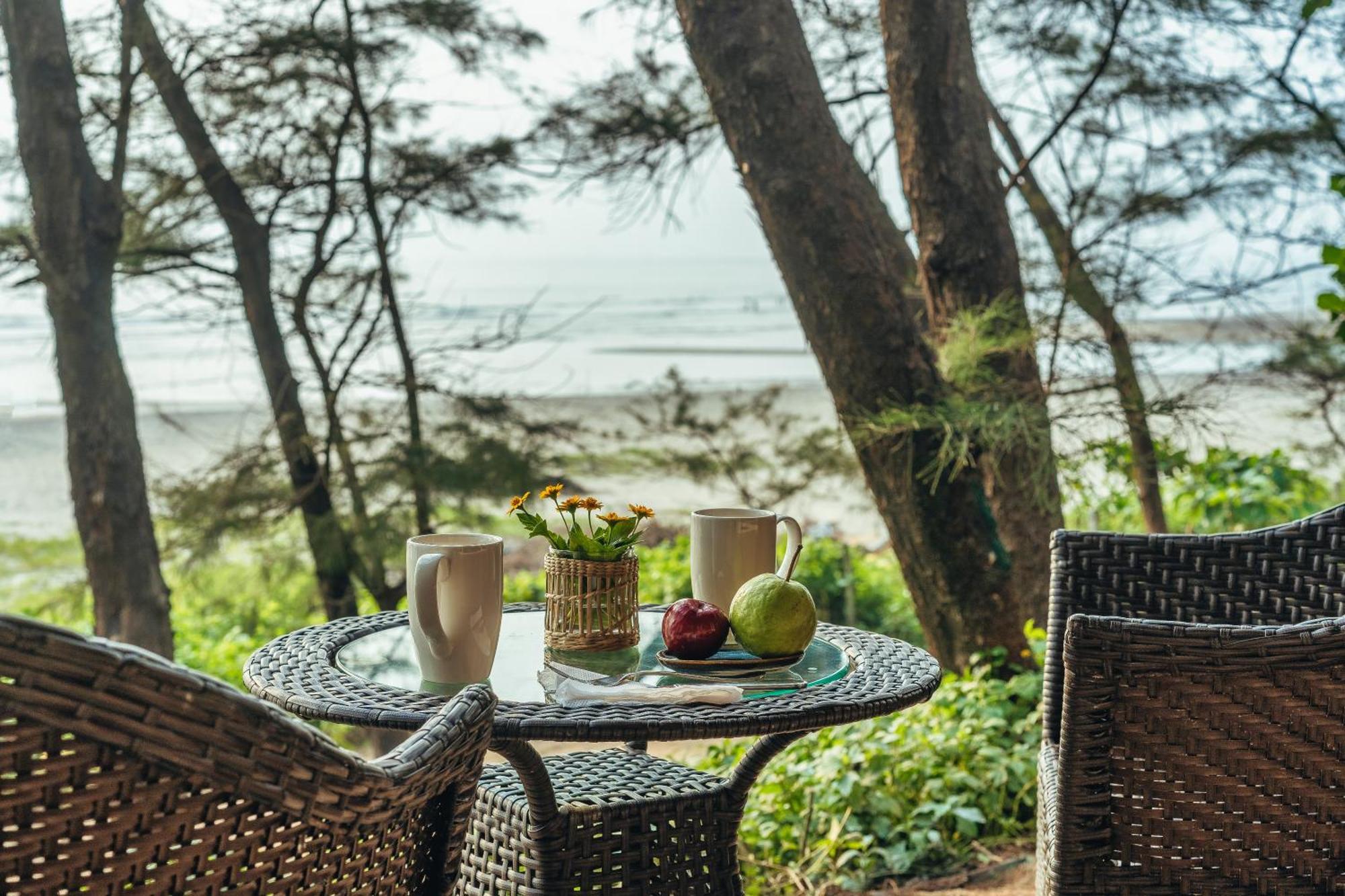 Mandrem Beach Resort, A Member Of Radisson Individuals Retreat Buitenkant foto