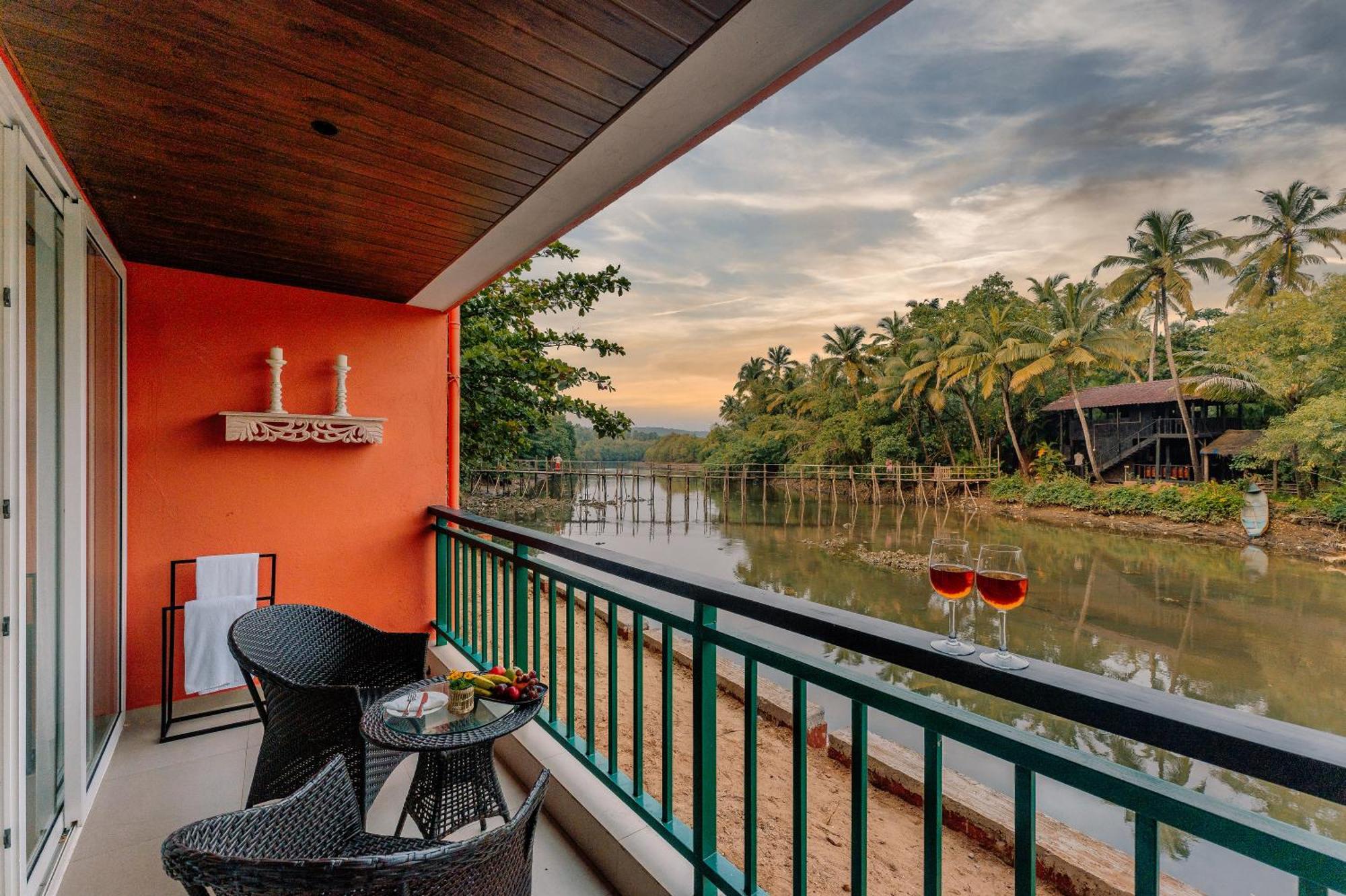 Mandrem Beach Resort, A Member Of Radisson Individuals Retreat Buitenkant foto