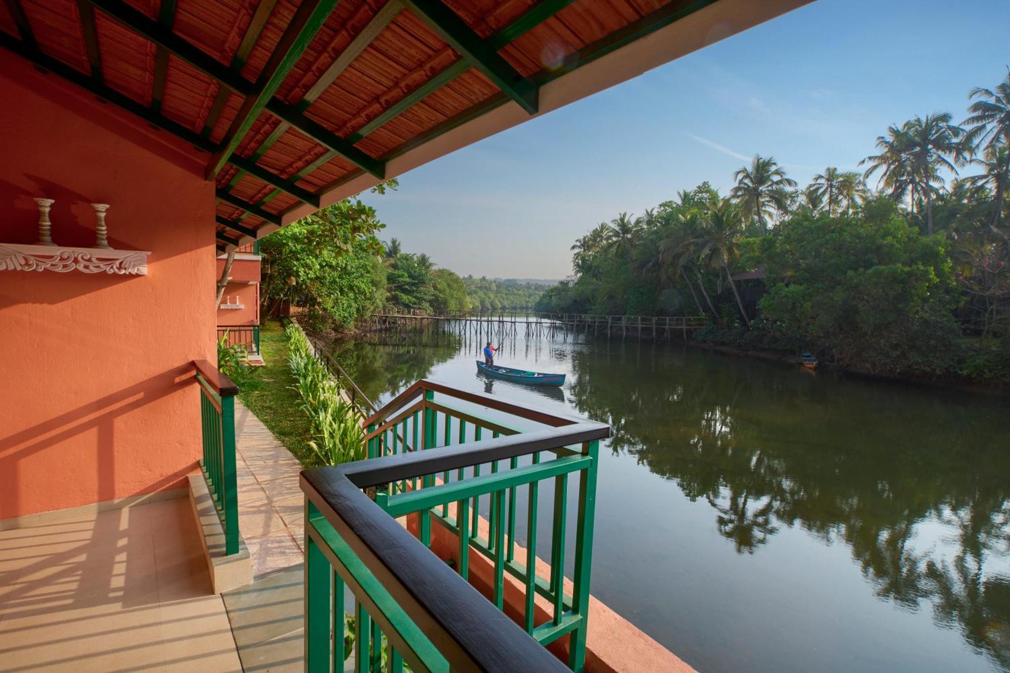 Mandrem Beach Resort, A Member Of Radisson Individuals Retreat Buitenkant foto