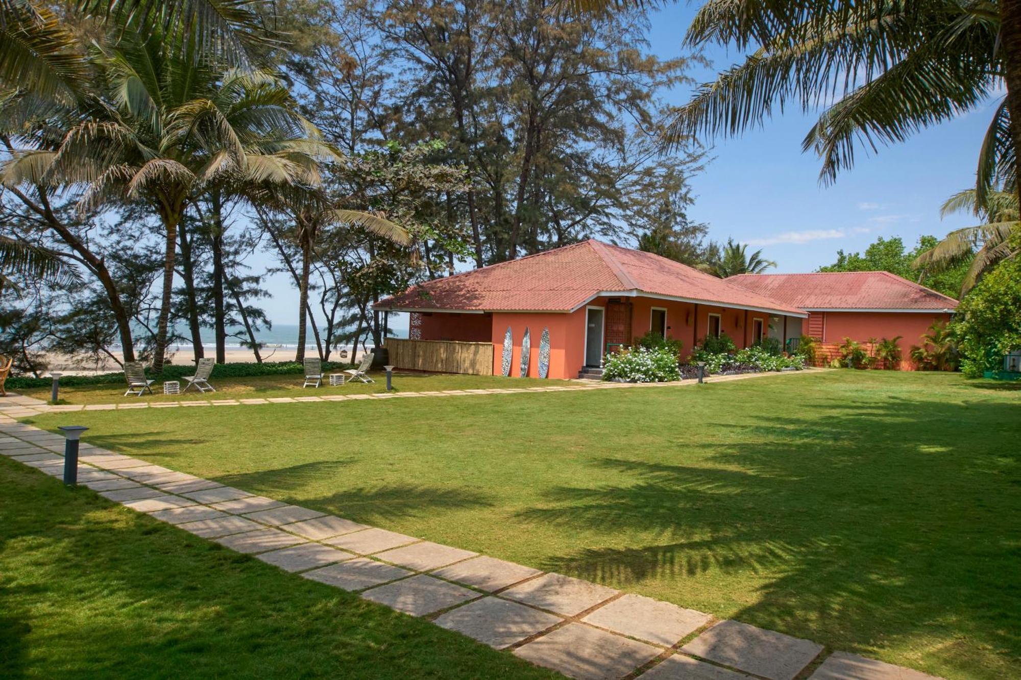 Mandrem Beach Resort, A Member Of Radisson Individuals Retreat Buitenkant foto