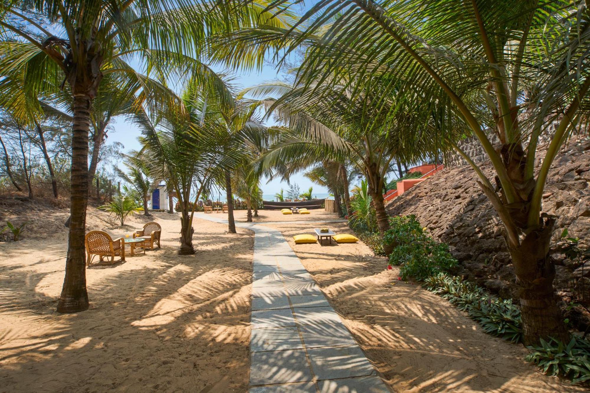 Mandrem Beach Resort, A Member Of Radisson Individuals Retreat Buitenkant foto